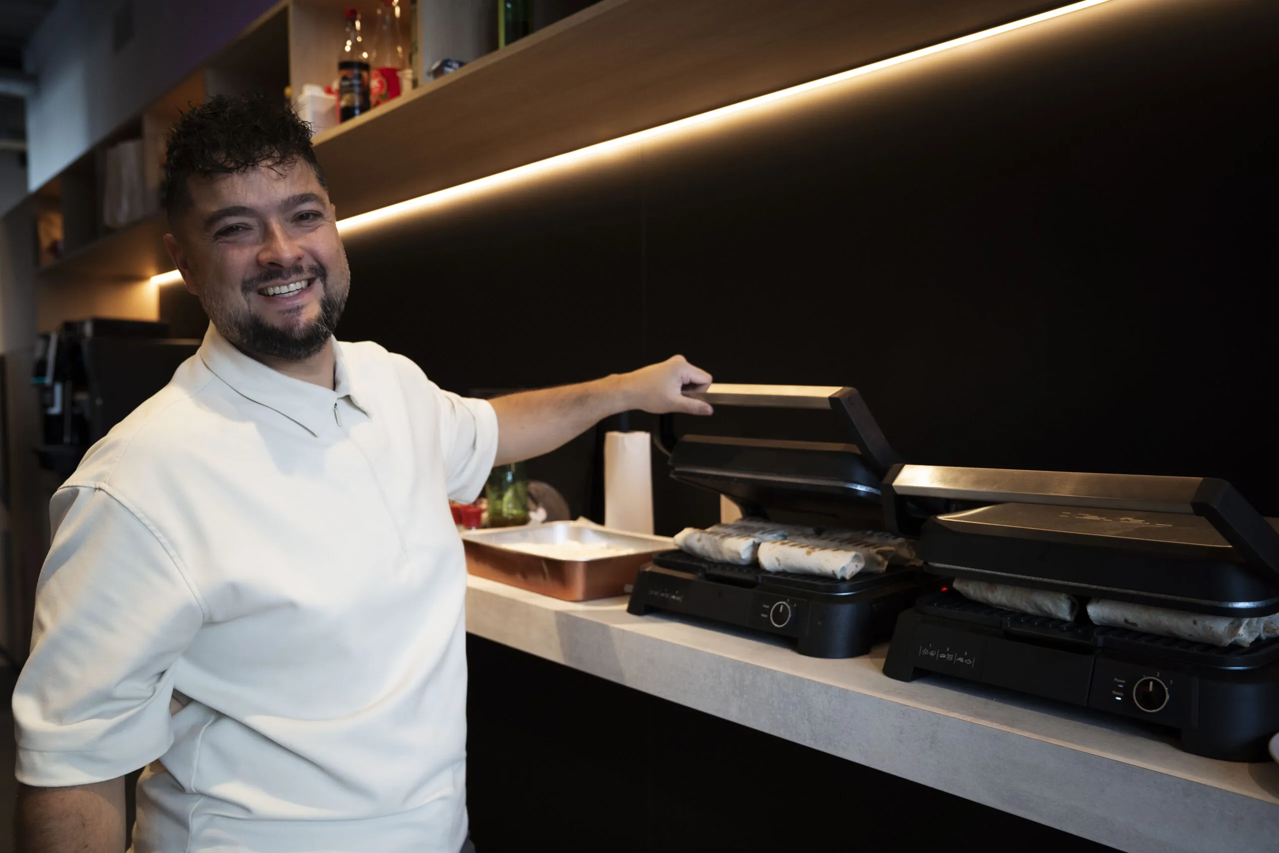 Iemand die gezonde lunch maakt